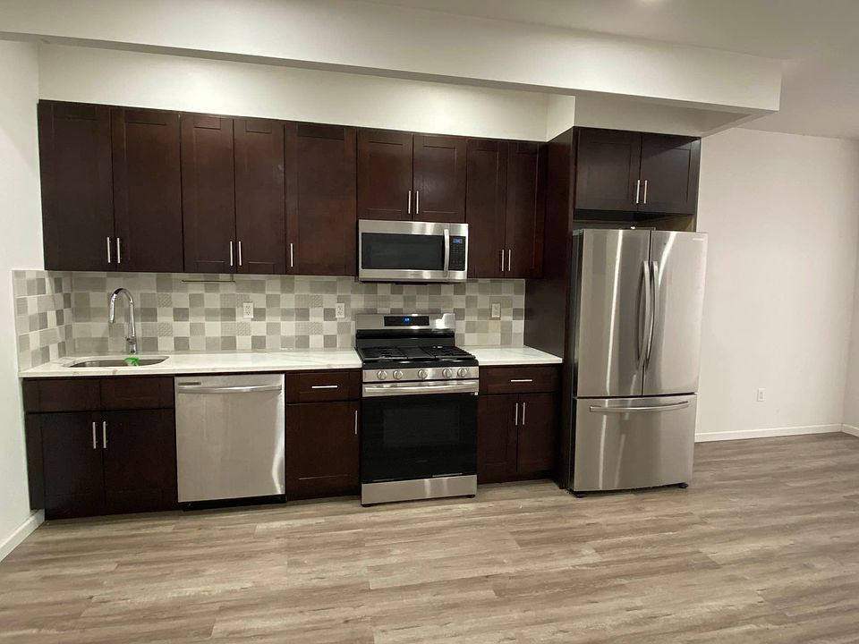 1st image of 246 Menahan St Floor 1
