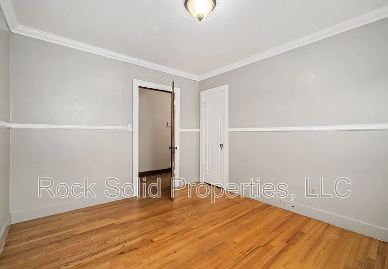 316 E 20th St — Photo 15