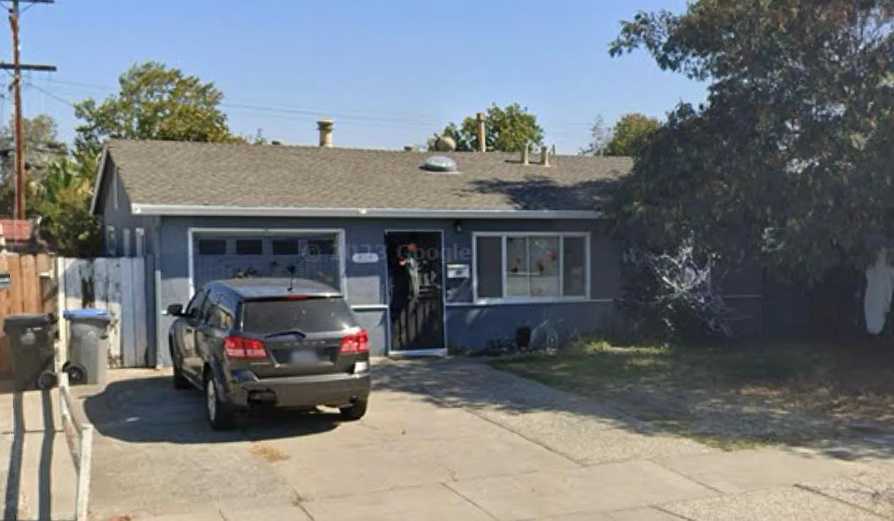 3 bed, 1060 sqft, $4,100 — Photo 2