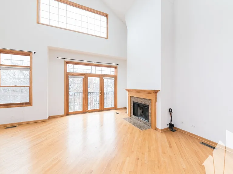 2714 N Wayne Ave #2 — Photo 3