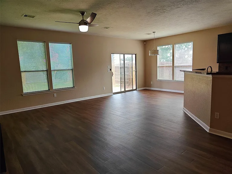 7915 Moss Springs Ct — Photo 11