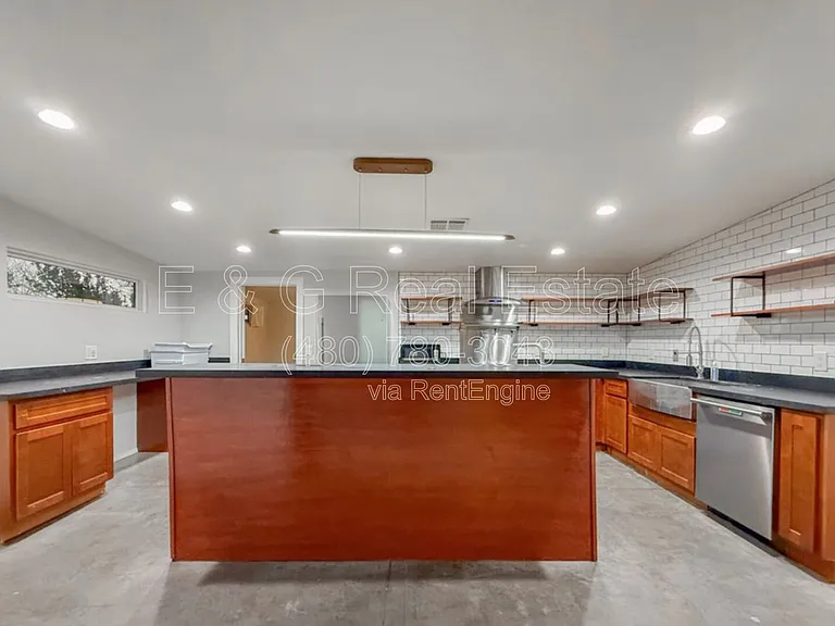 1612 E Gaylon Dr — Photo 1