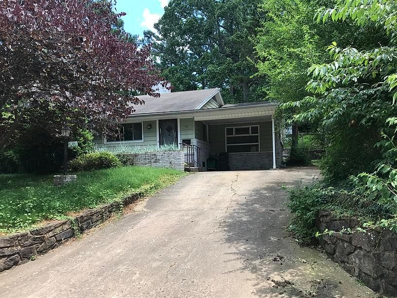 1st image of 826 N Woodlawn Dr #826