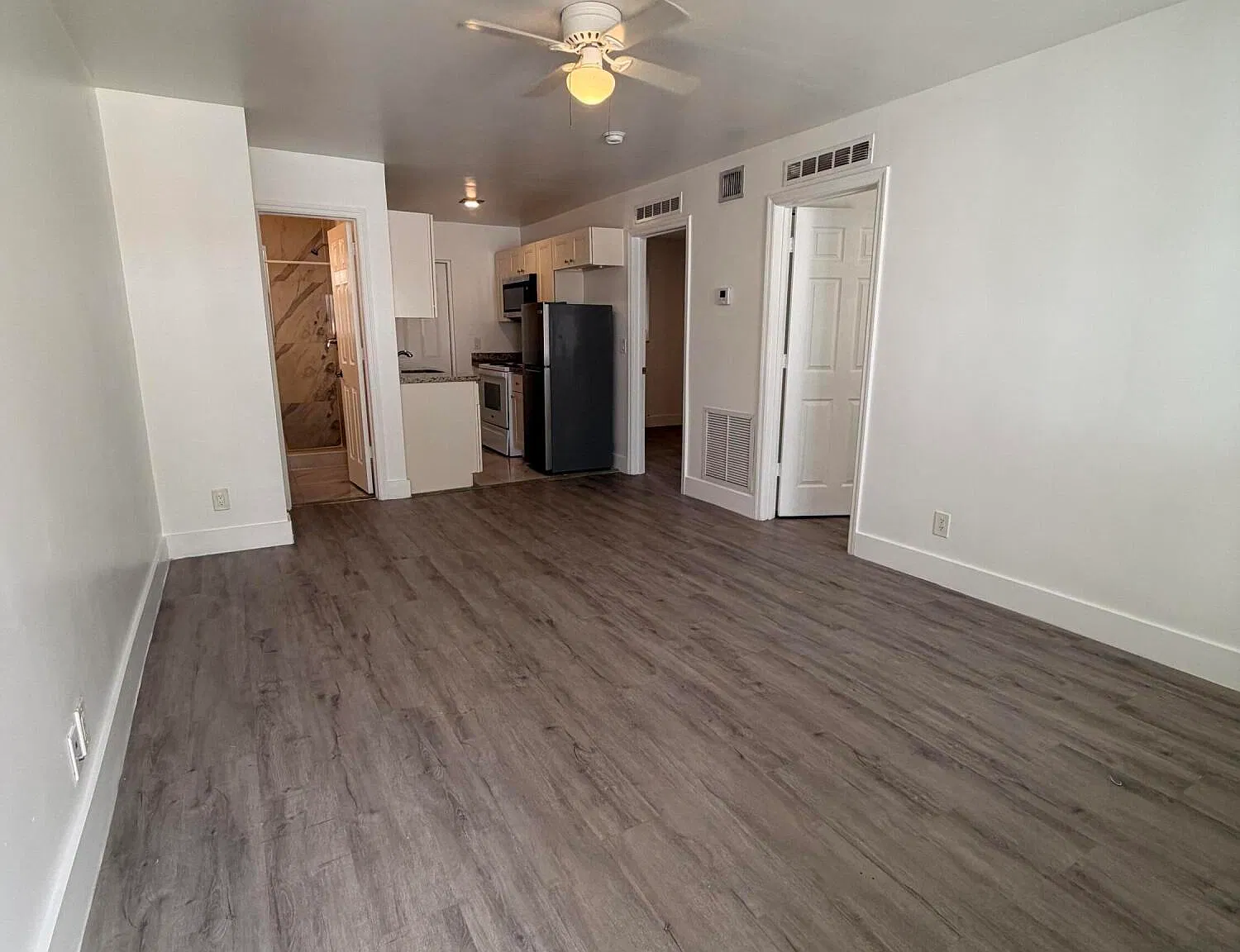 2 bed, 1.0 bath, 550 sqft, $1,900 — Photo 1
