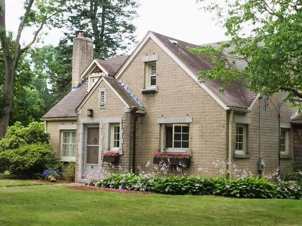 55 Washington Rd, Barrington, RI 02806