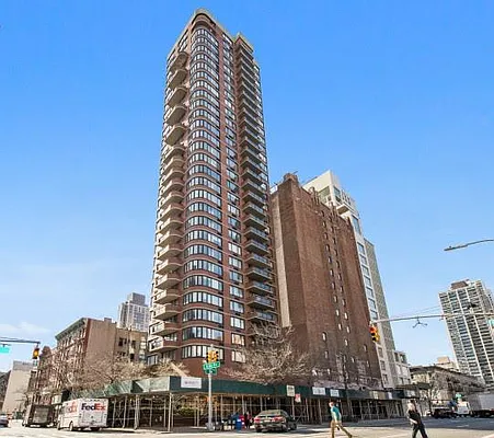 Sold by R New York | media 24