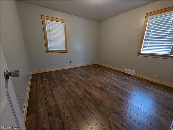 5th image of 58516 Emerson St
