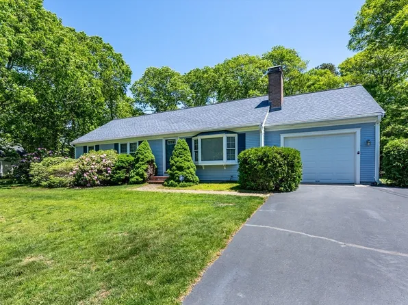 18 Goat Field Ln, Barnstable, MA 02630
