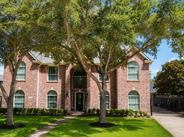 2010 Shepherds Pl, Sugar Land, TX 77479