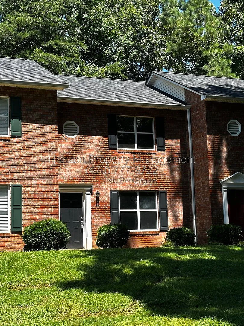 2 bed, 1.5 bath, 1023 sqft, $1,495 — Photo 2