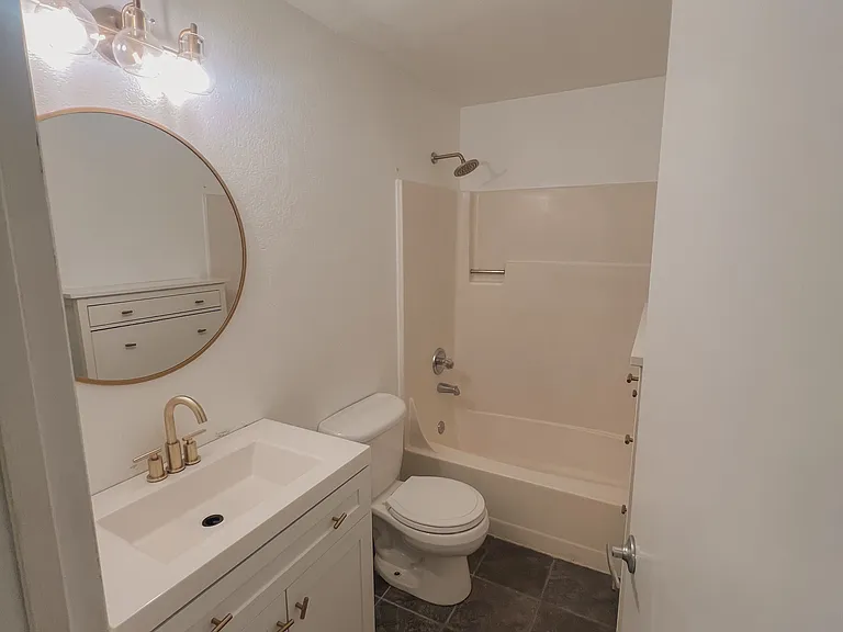 1304 Chestnut St #7 — Photo 6