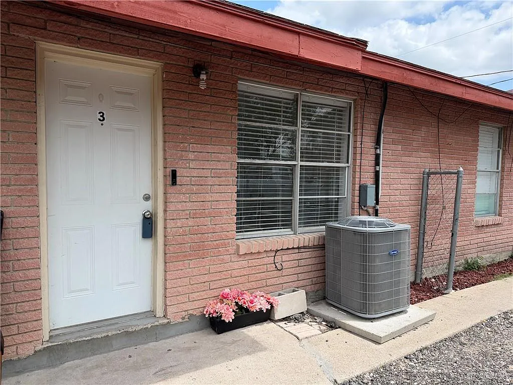 Building Photo - 906 N 29th St