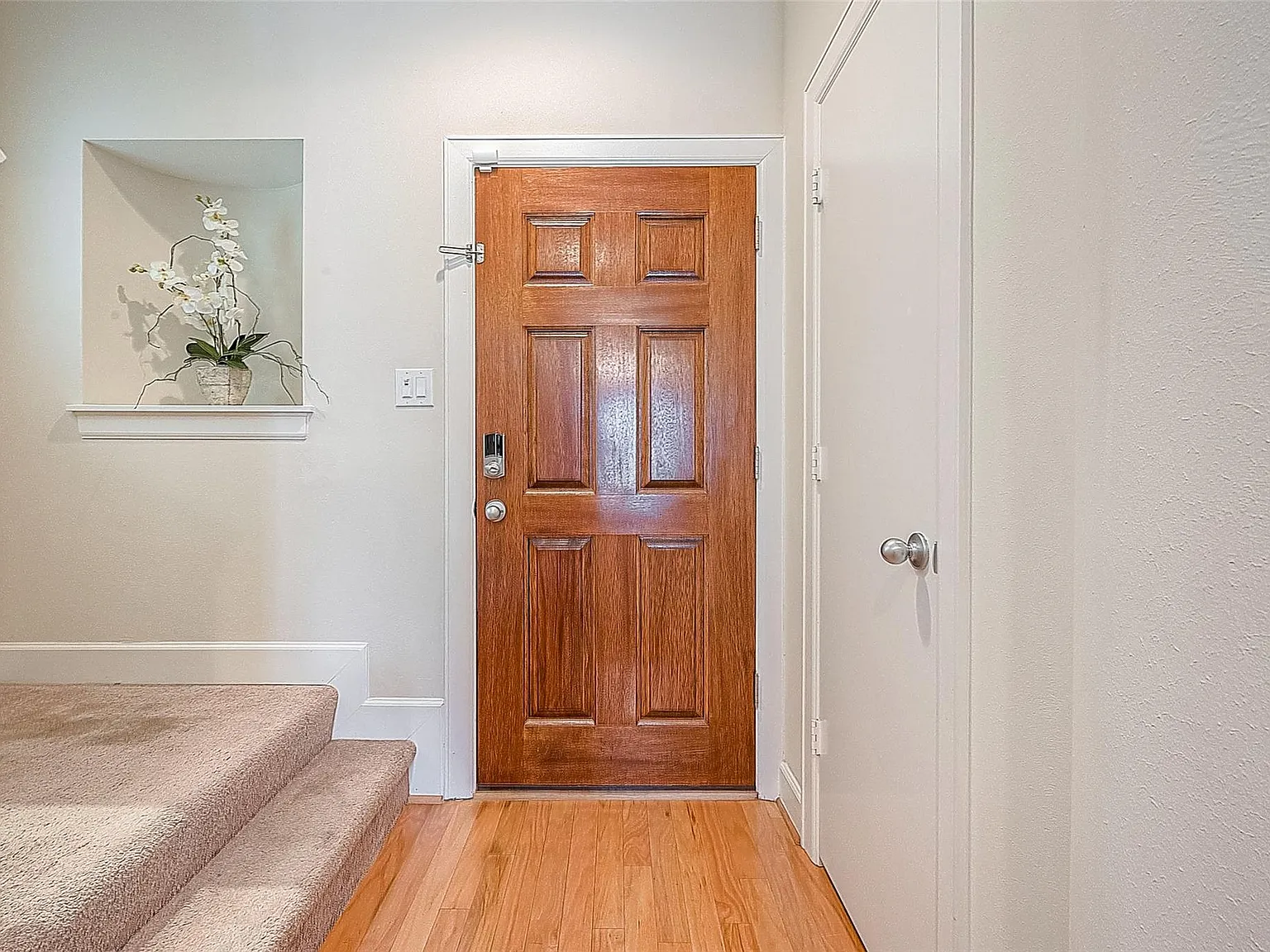 3 bed, 2.5 bath, 1714 sqft, $3,200 — Photo 4