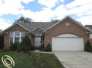 20906 Prairie Creek Blvd, Brownstown, MI 48183