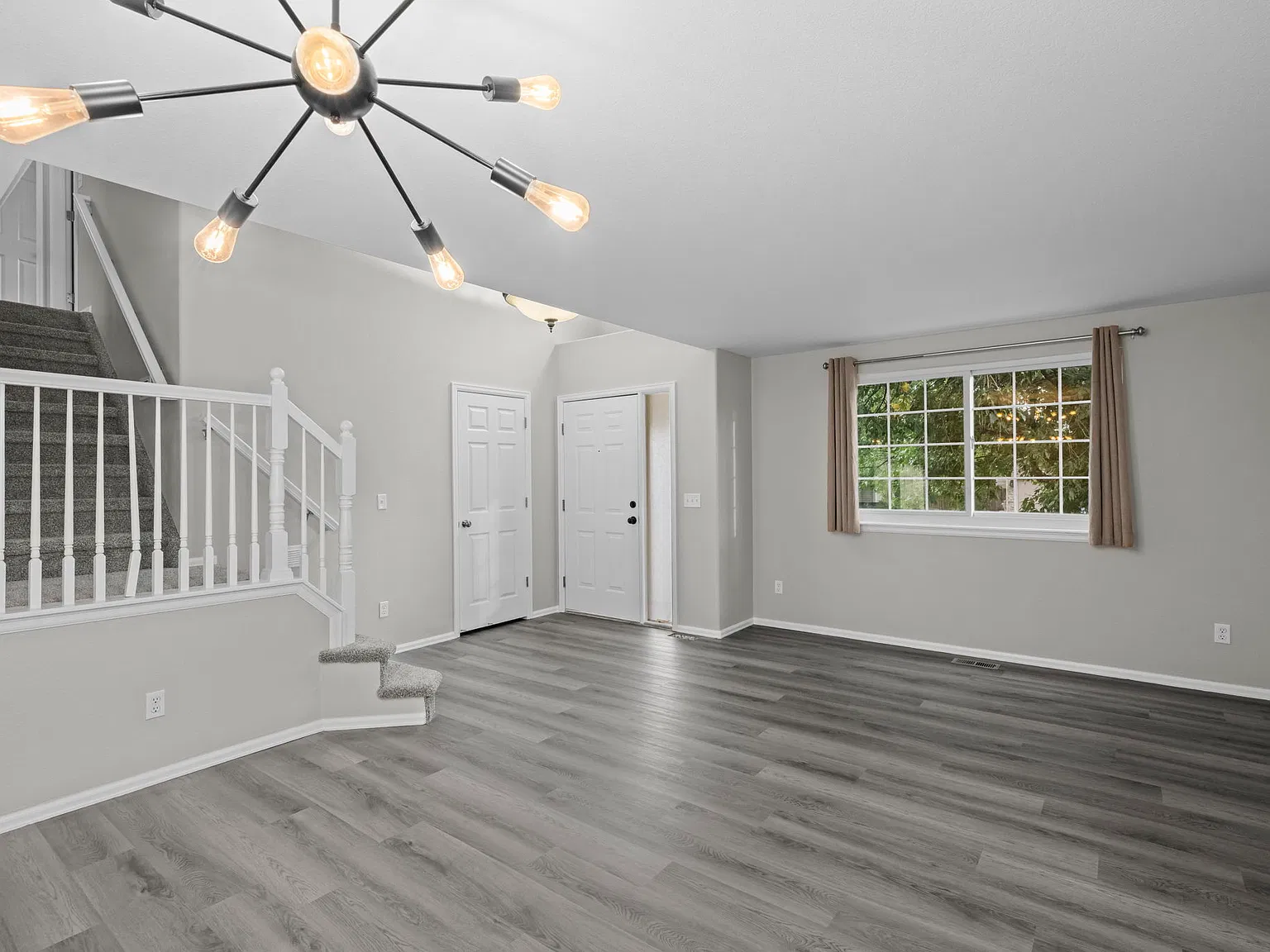 4 bed, 2911 sqft, $2,975 — Photo 2