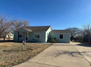 218 NW 2nd St, Lockney, TX 79241