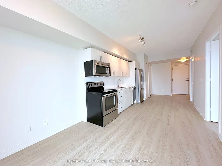 763 Woodbine Ave #605 — Photo 4