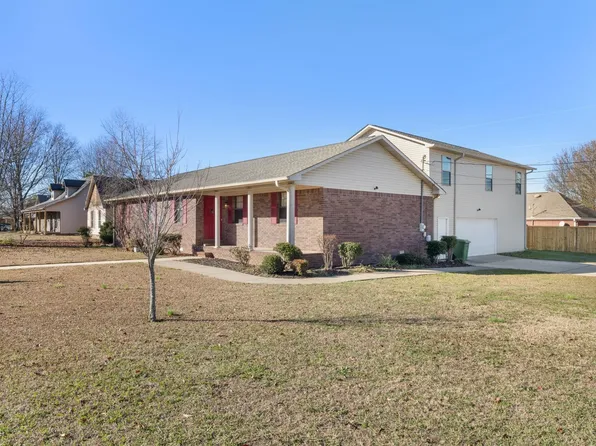 209 Girard Ave, Muscle Shoals, AL 35661
