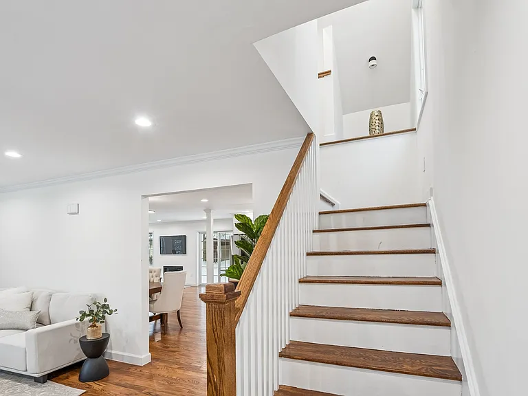 161 Myrtle Ave — Photo 3