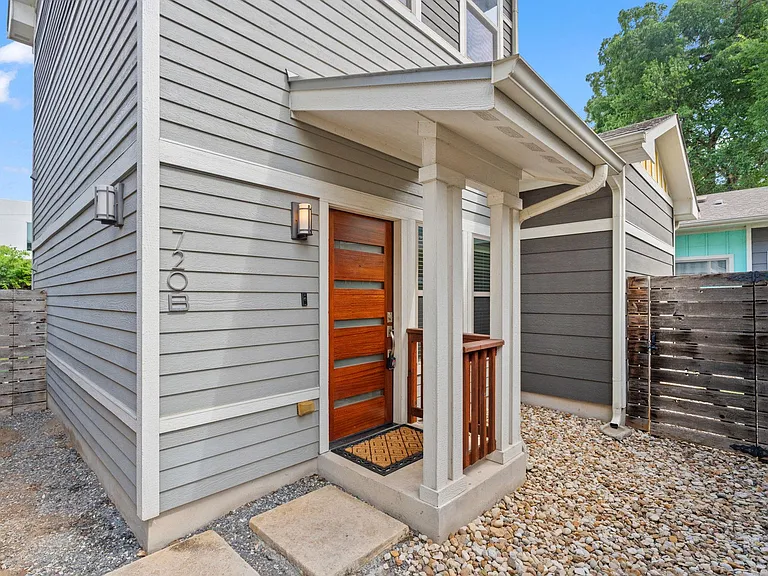 720 Pedernales St #B — Photo 2