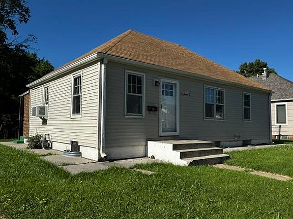2nd image of 622 E 5th St