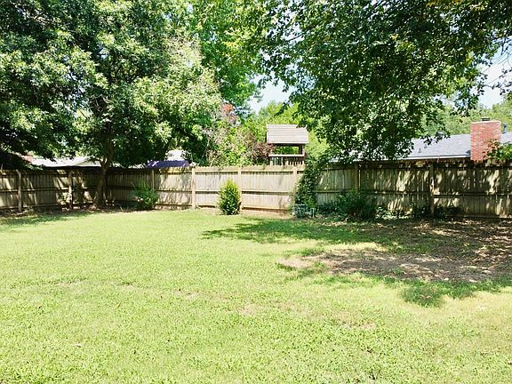 5th image of 384 E Margaret Pl