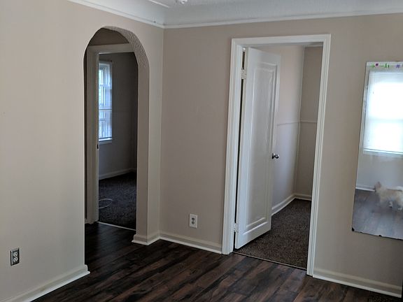 4th image of 513 E Mahan Ave