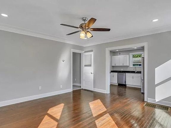 5th image of 824A E 39th St #A