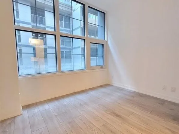 55 Mercer St #601, Toronto, ON M5V 1H2