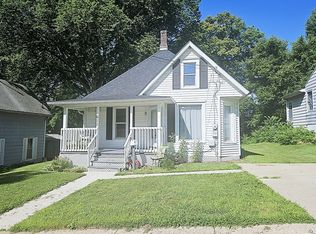 611 S Dixon Ave, Dixon, IL 61021