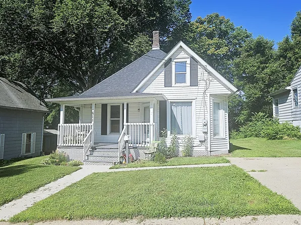 611 S Dixon Ave, Dixon, IL 61021