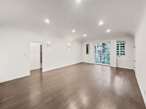 1218 N La Cienega Blvd #D1