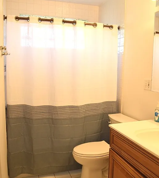 Upstairs Bathroom with Shower/ Bathtub