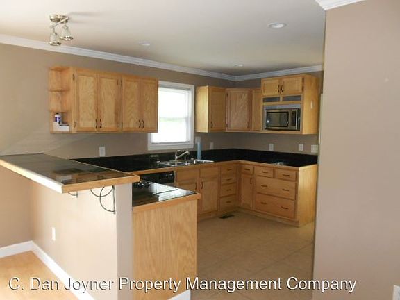 5th image of 15 Galax Dr