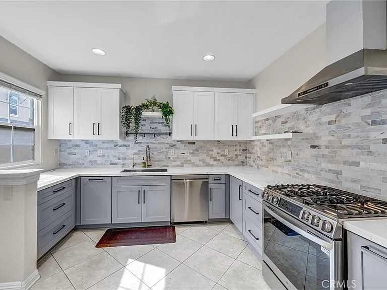 755 S Melrose St — Photo 14