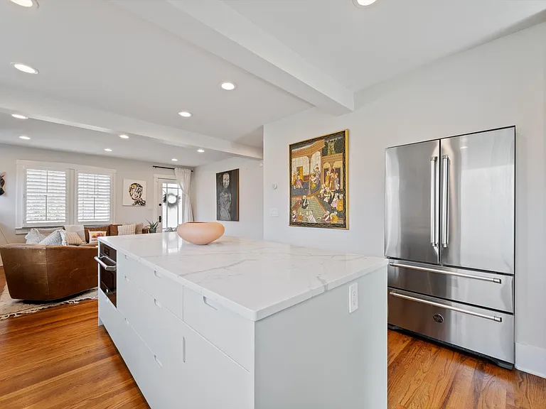 207 Morton Ave — Photo 11