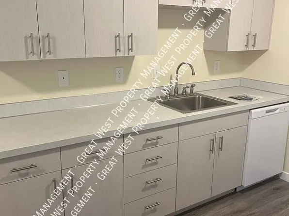 7615 44th St W APT 2, Tacoma, WA 98466