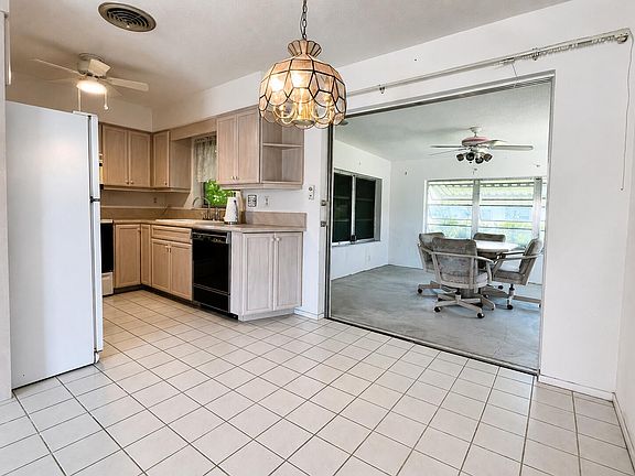 4th image of 752 Oak Street