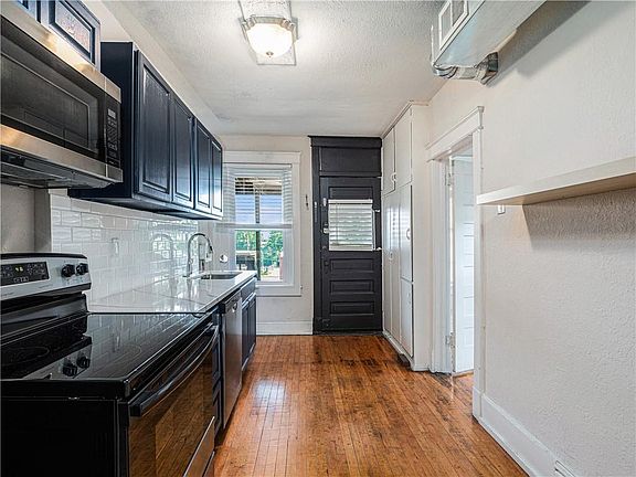 5th image of 703-705 W 38th St