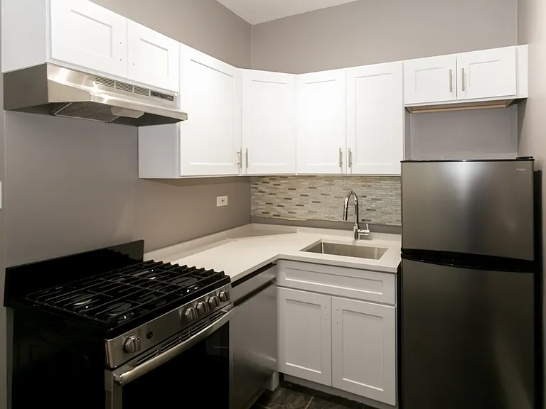 445 W Melrose St #B4 — Photo 2