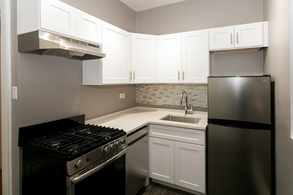 Building Photo - 445 W Melrose St #B4