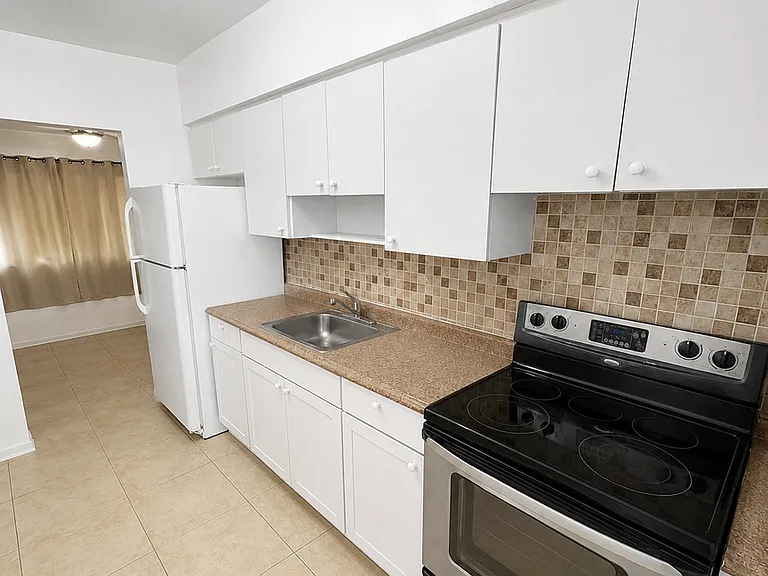 60 W 11th St — Photo 17