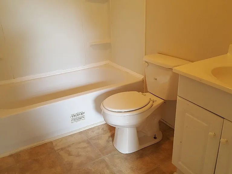 627 Longview St #4 — Photo 8
