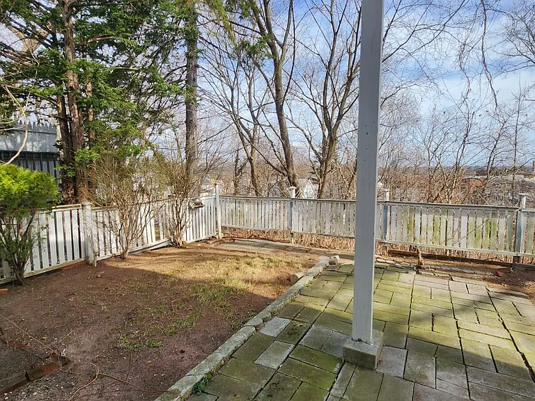 7 Hemlock St — Photo 2