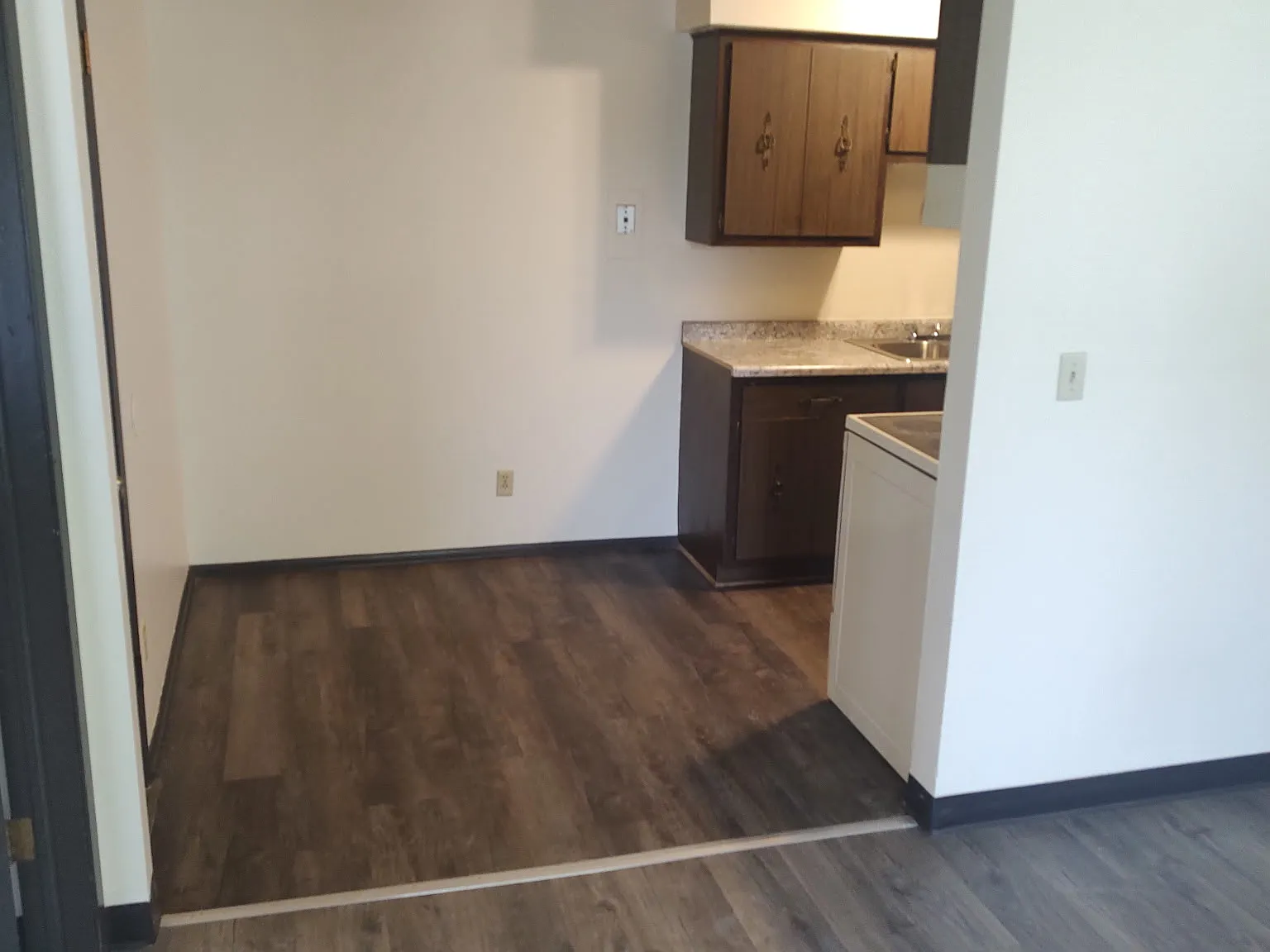 2 bed, 900 sqft, $1,100 — Photo 2