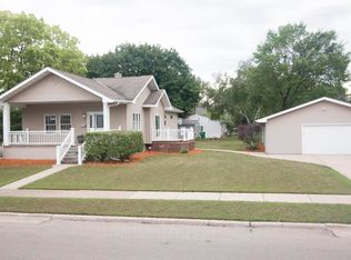 832 N Henry St, Green Bay, WI 54302