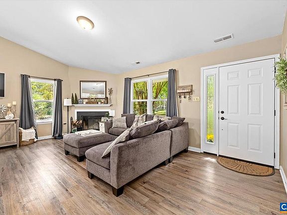 4th image of 1003 W DAFFODIL RD