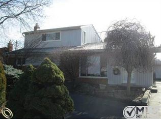 13929 Lyons St, Livonia, MI 48154