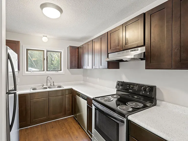 Hampton Harbor Townhomes — Photo 18