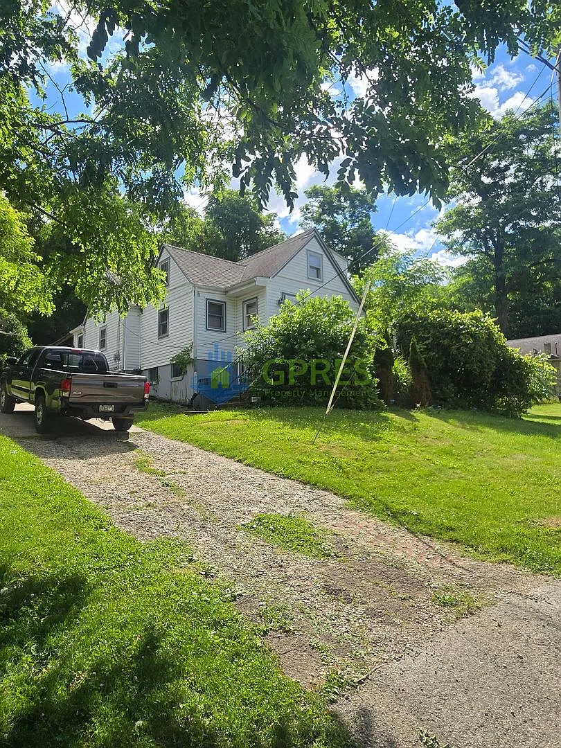 Spacious 2-story house 4-Bedroom house — Photo 2